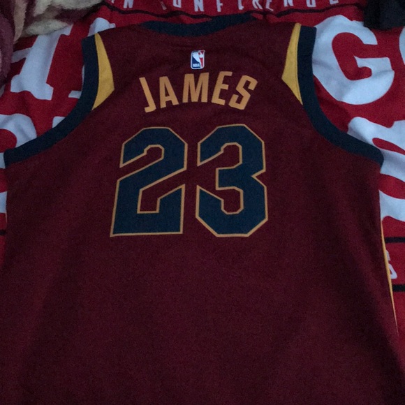 Lebron James Jersey - Picture 2 of 4